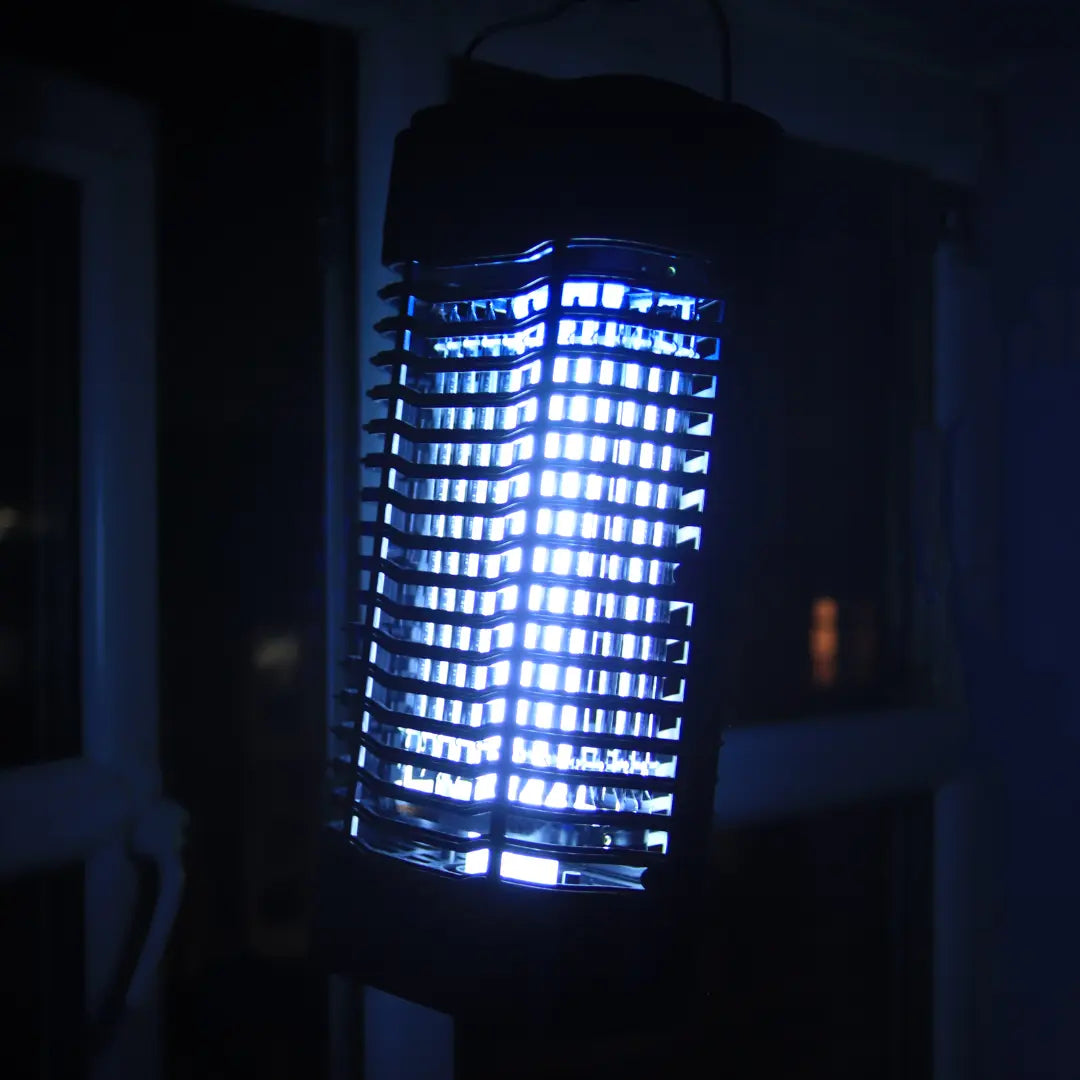 Refurbished - Senelux 18w 4200v Humane Bug Zapper with UV Light Lure